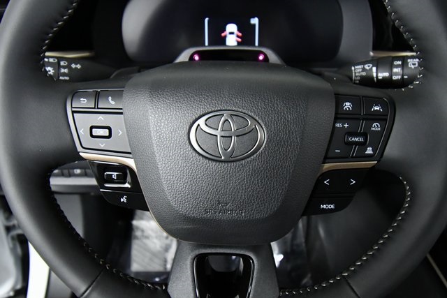 2025 Toyota Crown Signia Limited photo 2