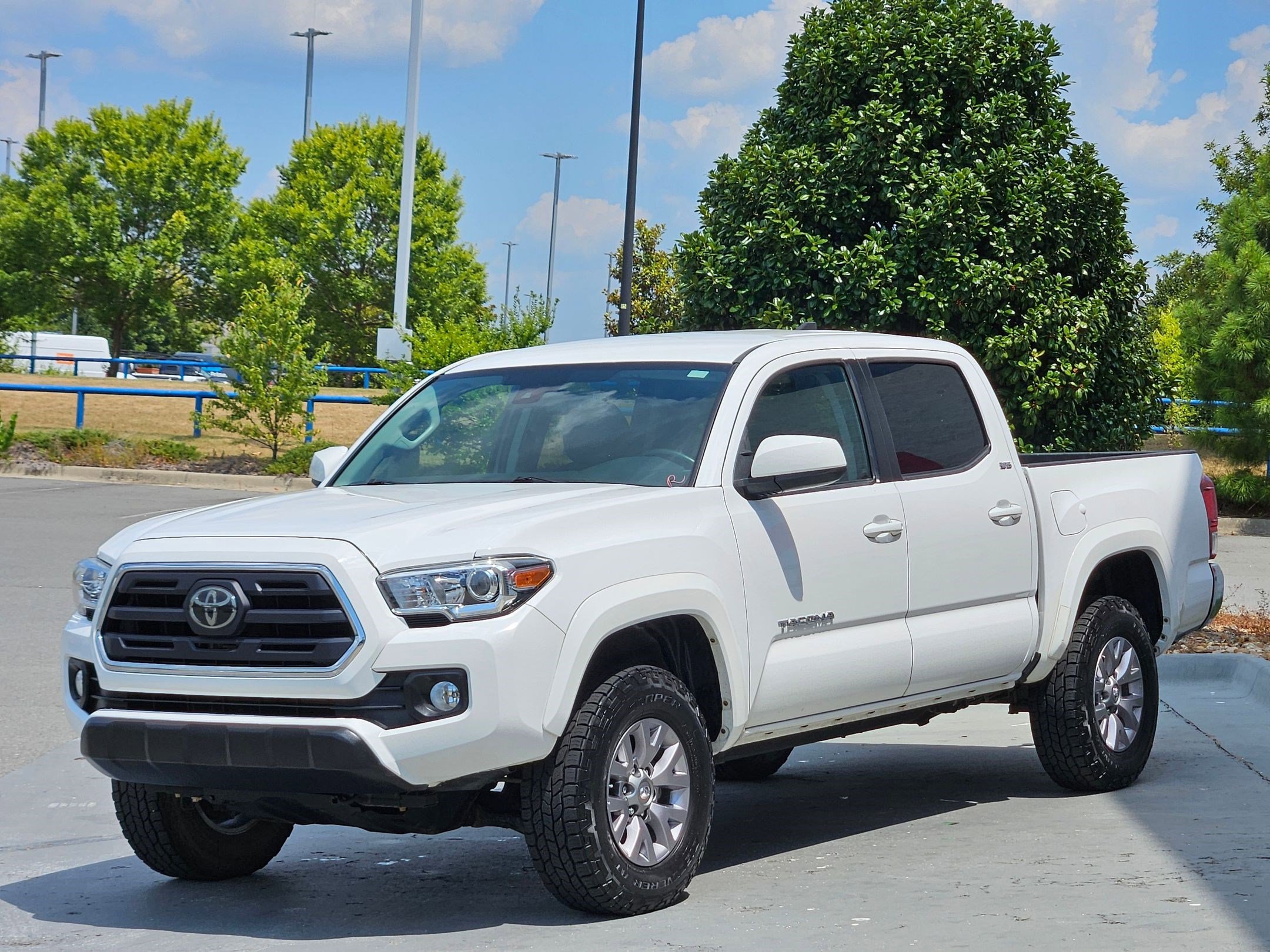 2018 Toyota Tacoma SR5 photo 2