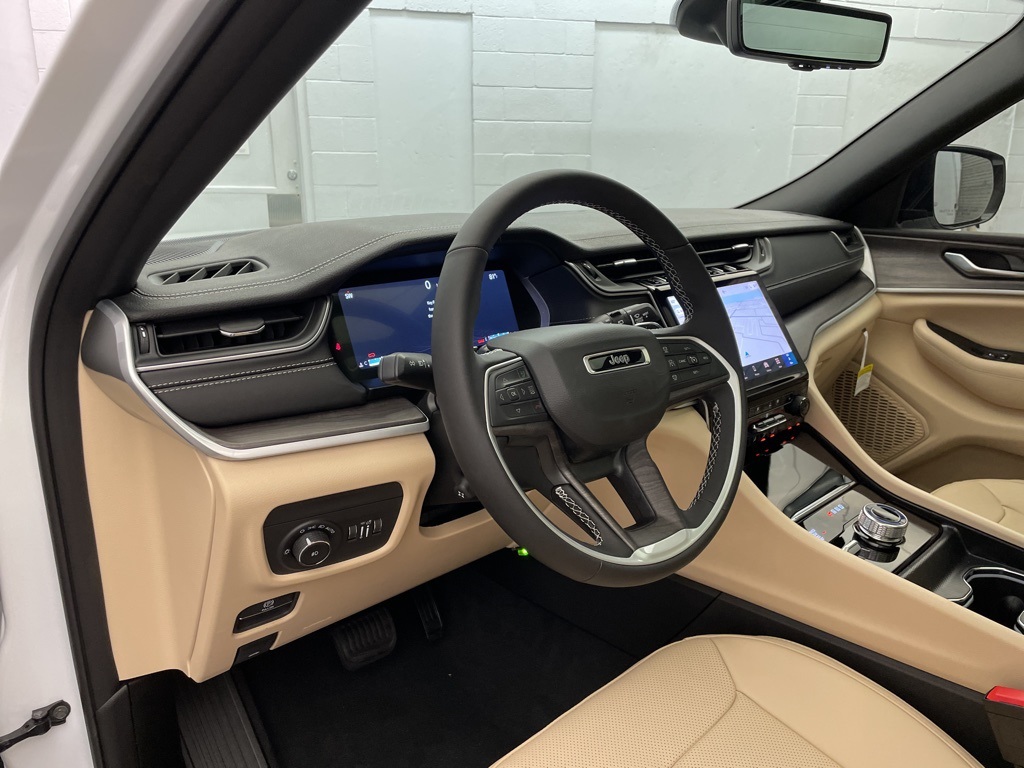 2025 Jeep Grand Cherokee Limited photo 12