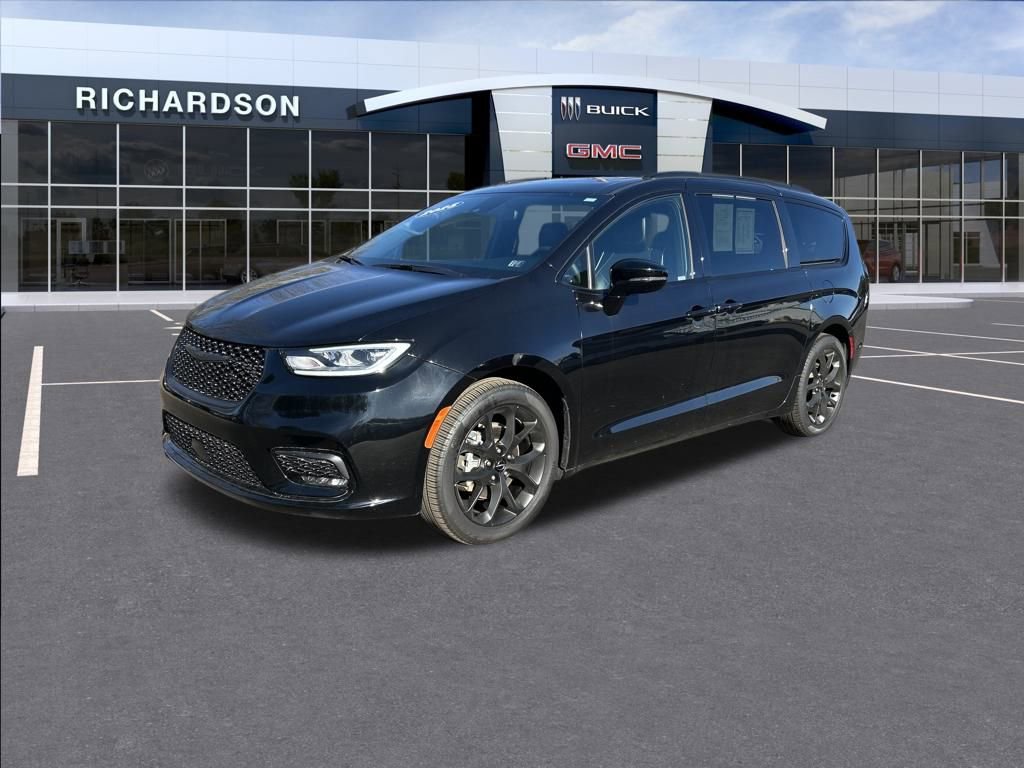 2025 Chrysler Pacifica Limited's photo
