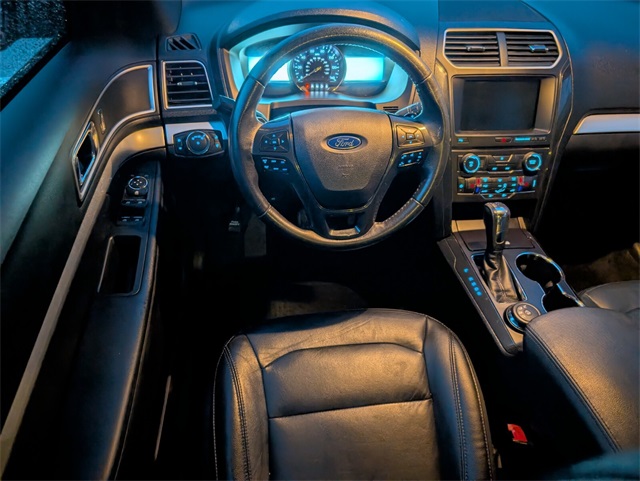 2016 Ford Explorer XLT photo 5