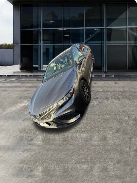 2022 Toyota Camry SE photo 2