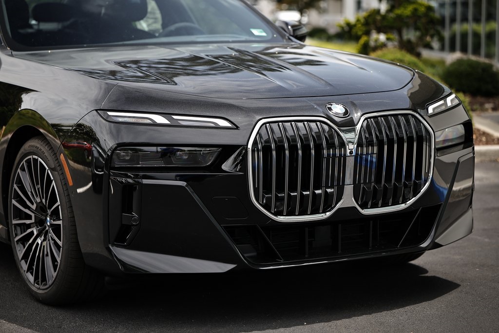 2025 Bmw 740i photo 2