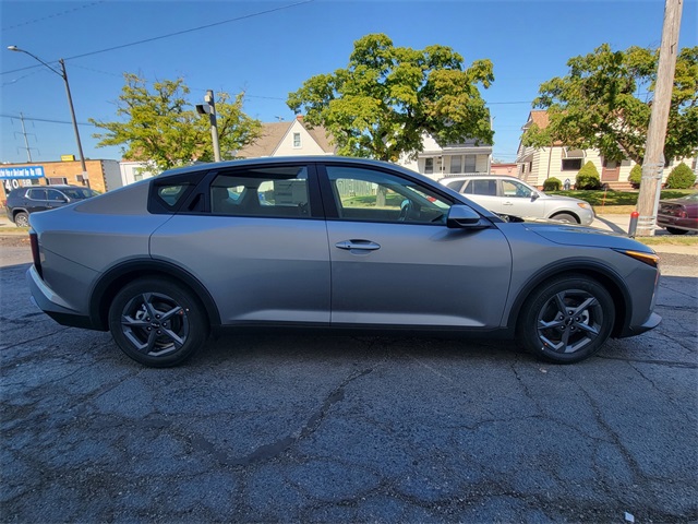 2025 Kia K4 LXS photo 3