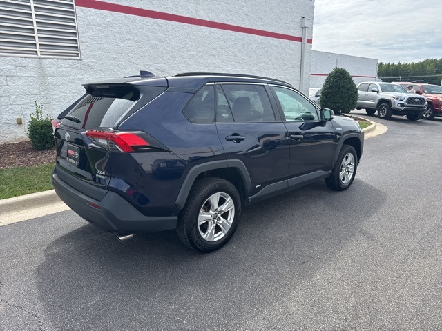 2021 Toyota RAV4 Hybrid XLE photo 4