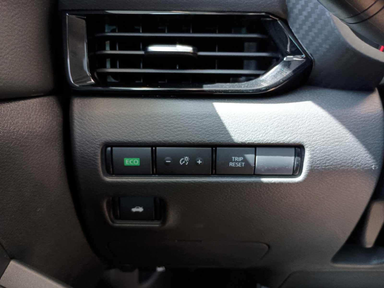 2025 Nissan Sentra SV photo 19