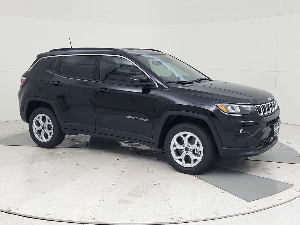 2026 Jeep Compass Latitude photo 2