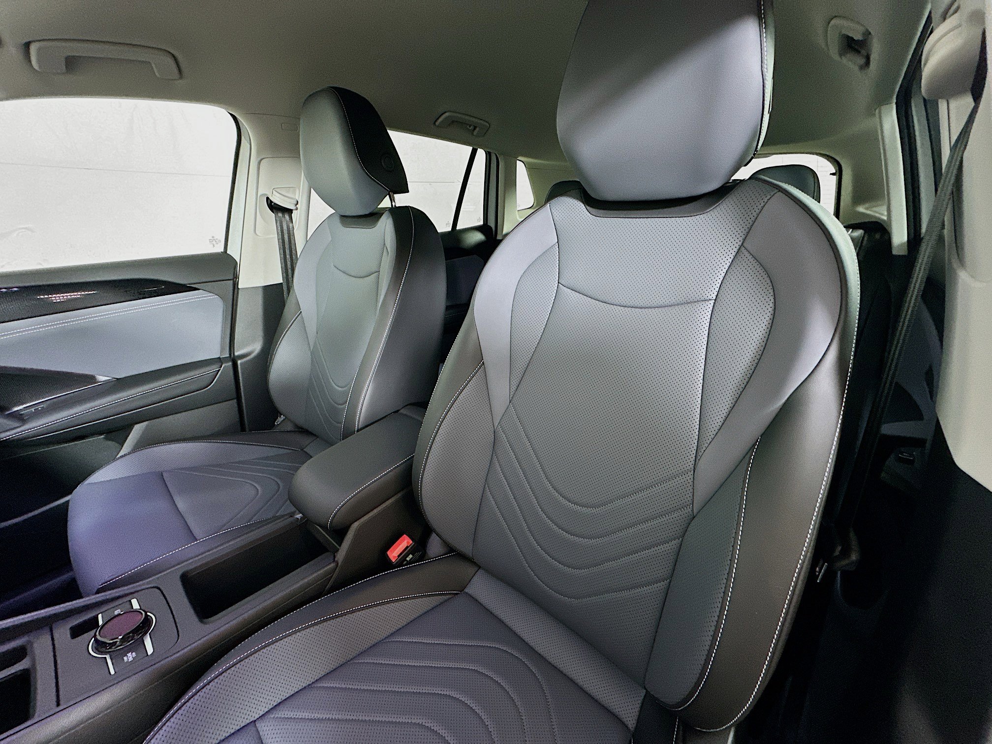 2025 Volkswagen Tiguan SE photo 17