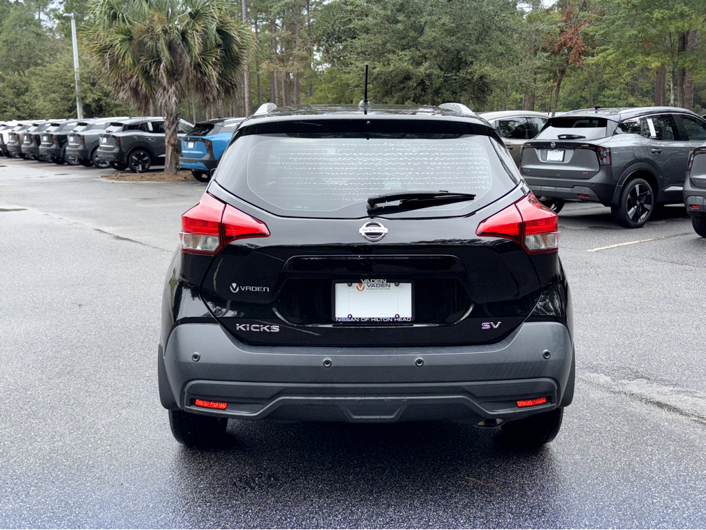 2020 Nissan Kicks SV photo 9