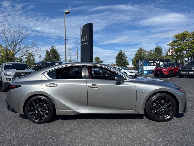 2023 Lexus IS 350 F SPORT photo 2