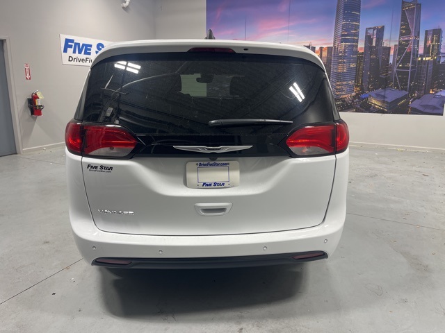 2025 Chrysler Voyager LX photo 28