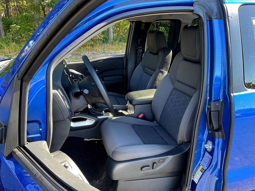 2025 Nissan Frontier SV photo 10