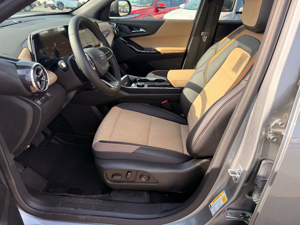 2026 Chevrolet Equinox ACTIV photo 2