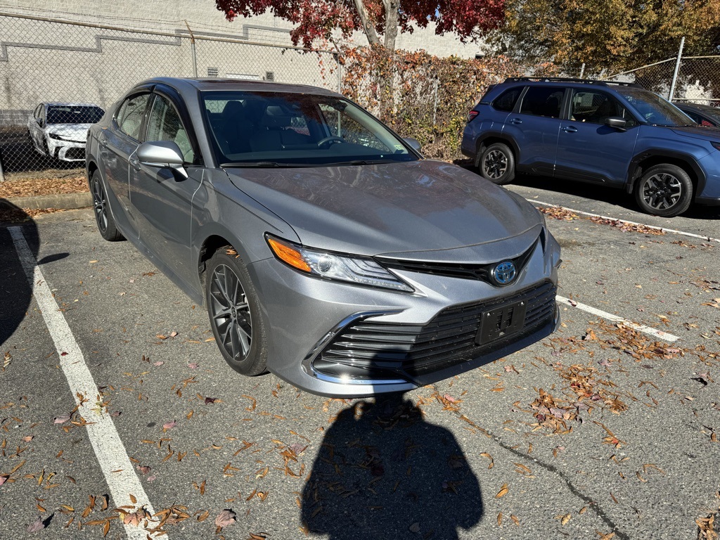 2024 Toyota Camry Hybrid XLE photo 3