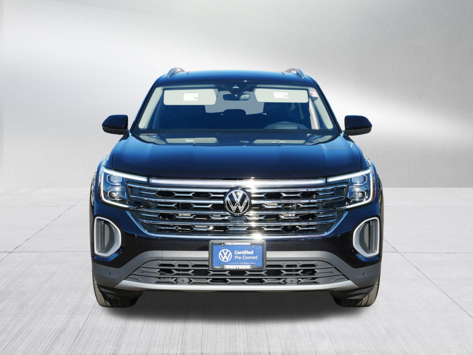 2025 Volkswagen Atlas SEL photo 2