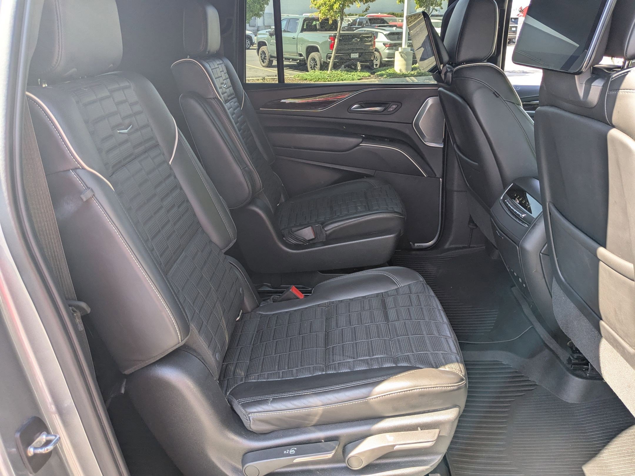 2021 Cadillac Escalade ESV Sport Platinum photo 21
