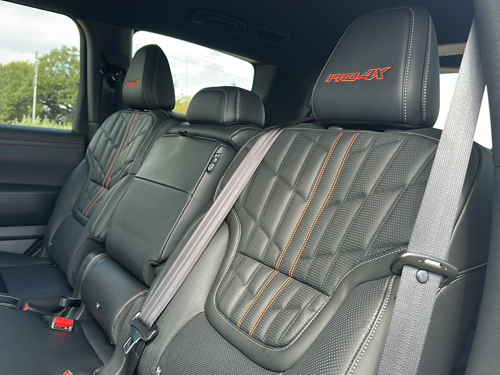 2025 Nissan Armada photo 3