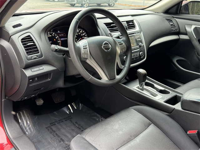 2016 Nissan Altima 2.5 SR photo 2