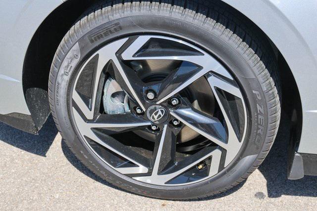 New 2025 Silver Hyundai SEL Convenience image 5