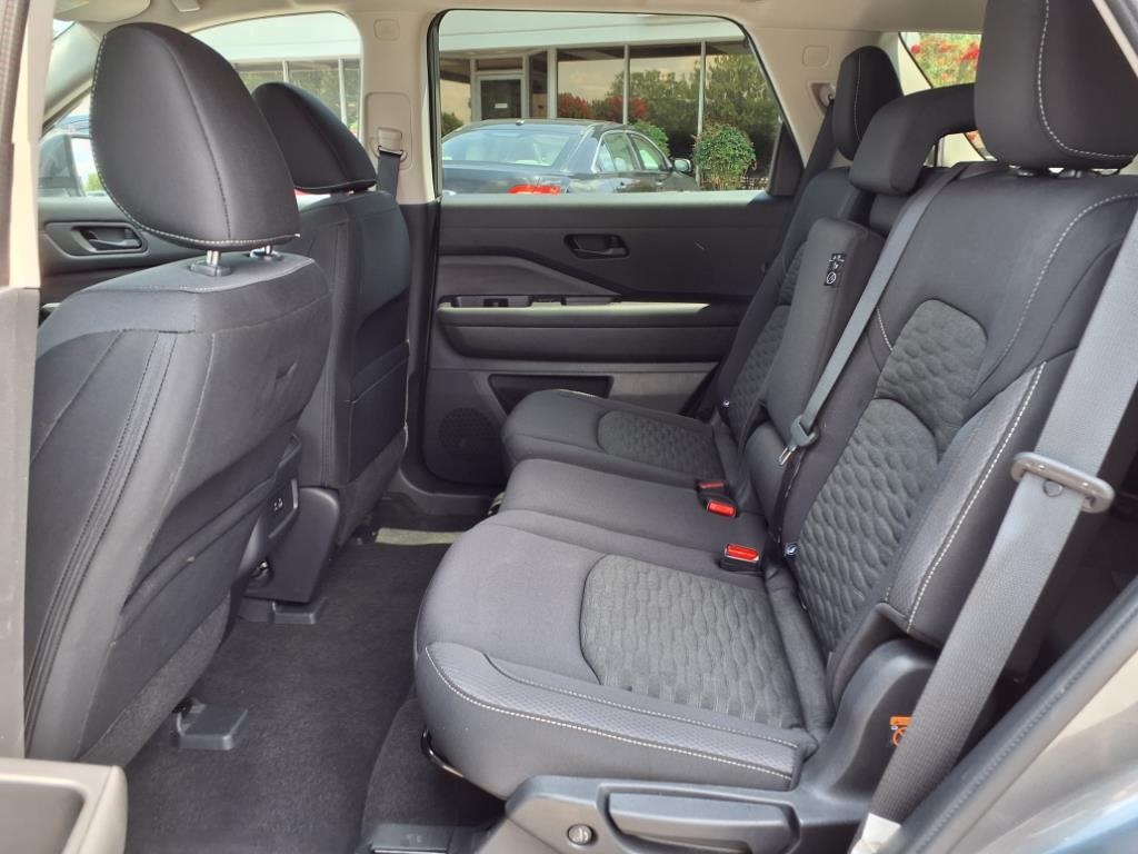 2023 Nissan Pathfinder SV photo 22