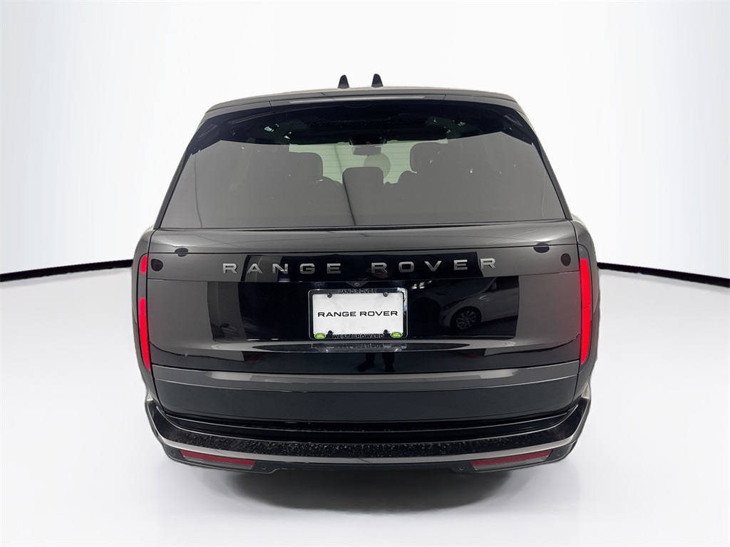 2025 Land Rover Range Rover SE photo 3