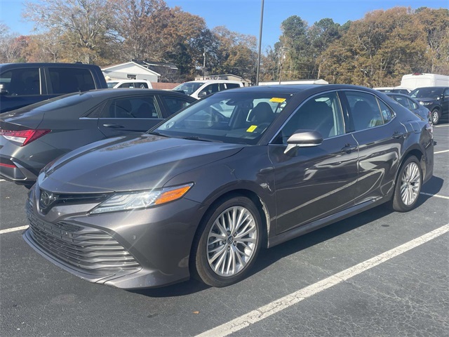 2018 Toyota Camry XLE photo 3