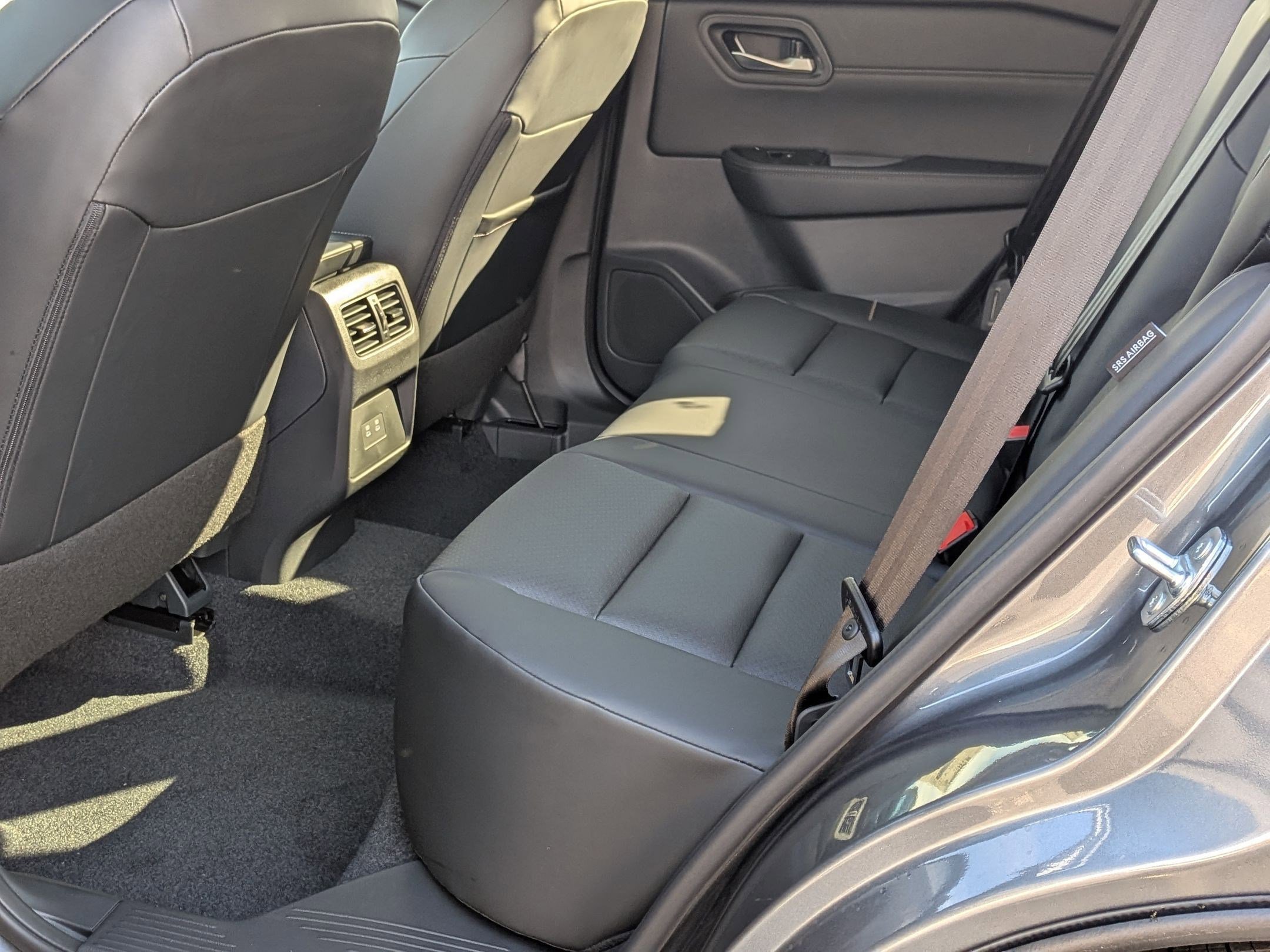 2026 Nissan Rogue SV photo 13