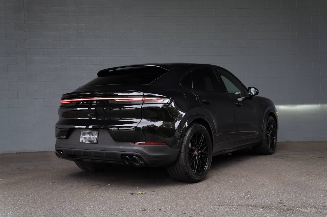 2025 Porsche Cayenne Coupe photo 14