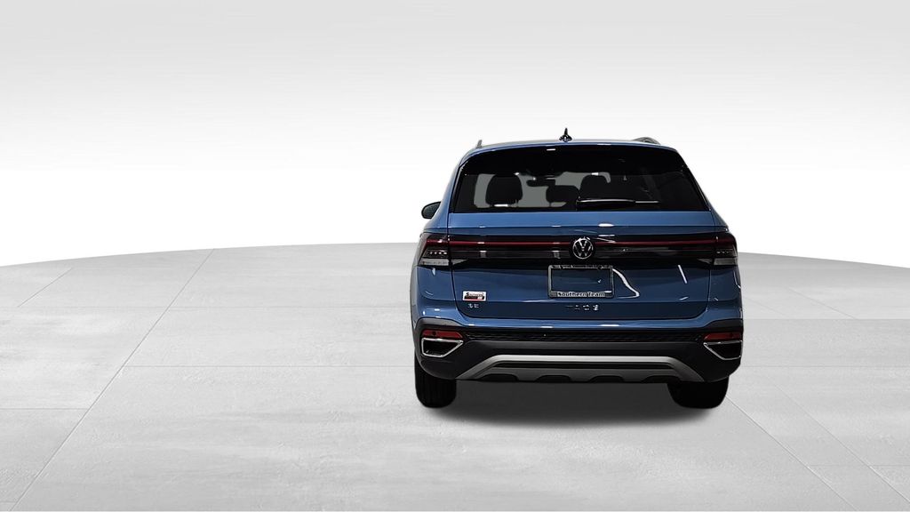2025 Volkswagen Taos SE photo 4