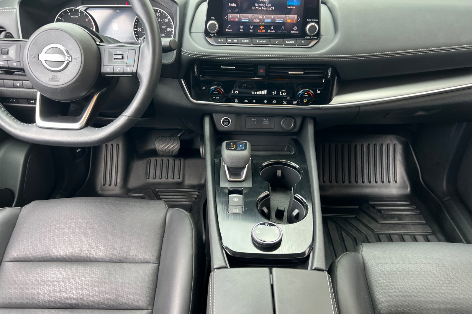 2022 Nissan Rogue SV photo 8