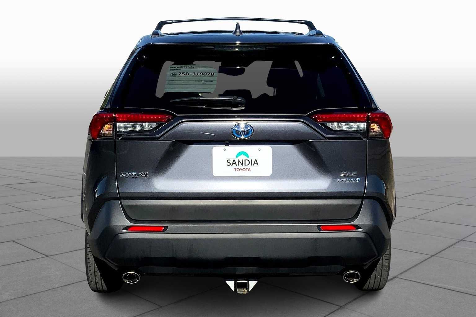 2023 Toyota RAV4 Hybrid XLE photo 4
