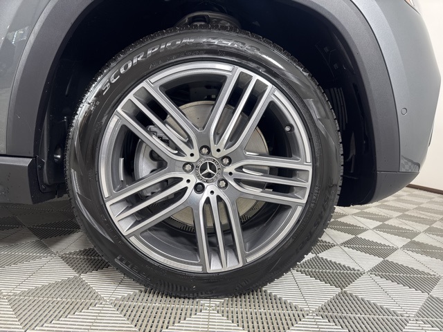 2026 Mercedes Benz GLS 450 4MATIC photo 8