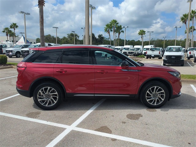 2022 Lincoln Corsair Standard photo 2