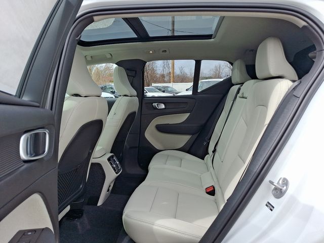 2025 Volvo XC40 AWD photo 6