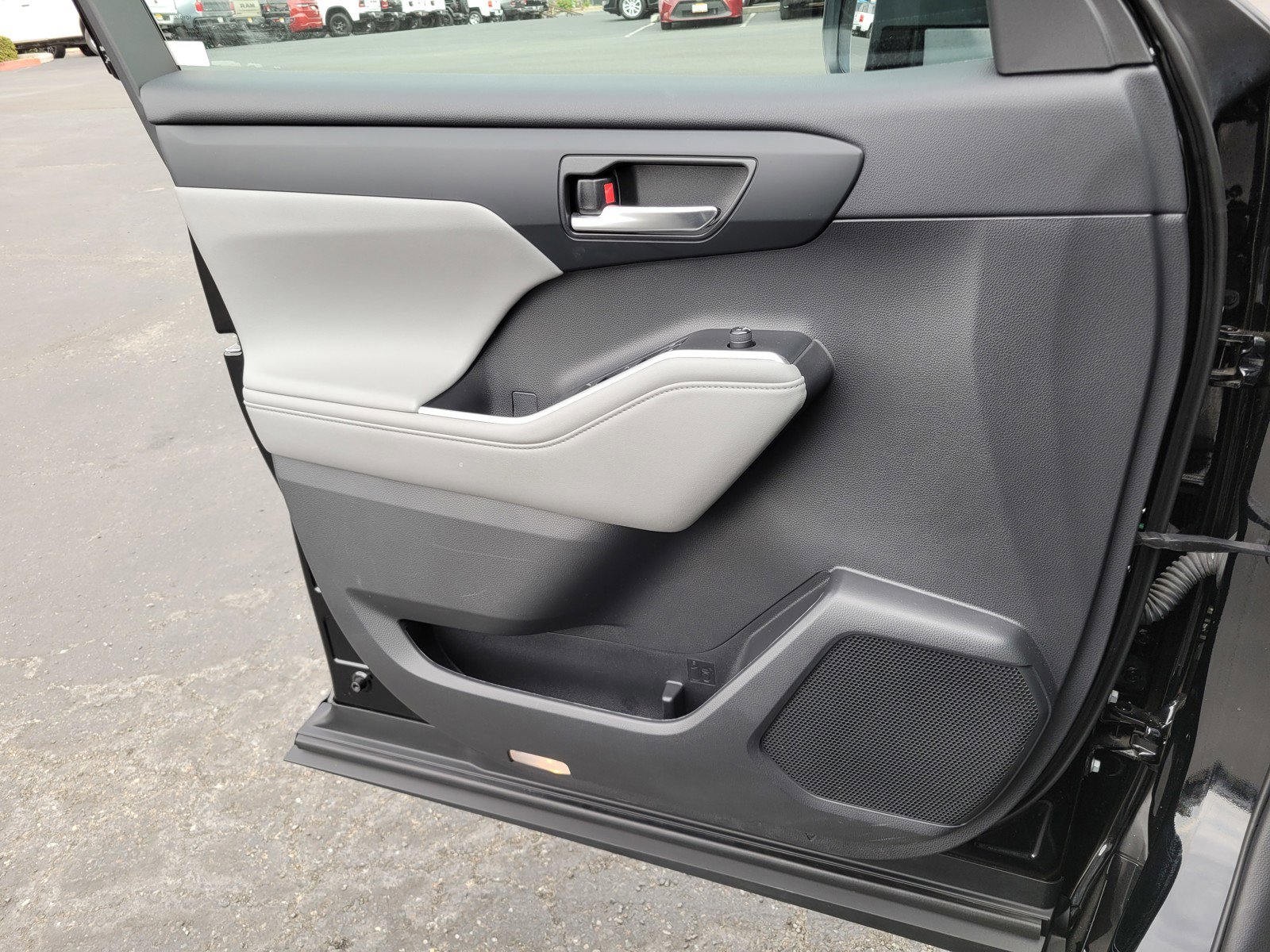 2022 Toyota Highlander XLE photo 25