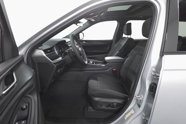 2025 Jeep Grand Cherokee Laredo X photo 9