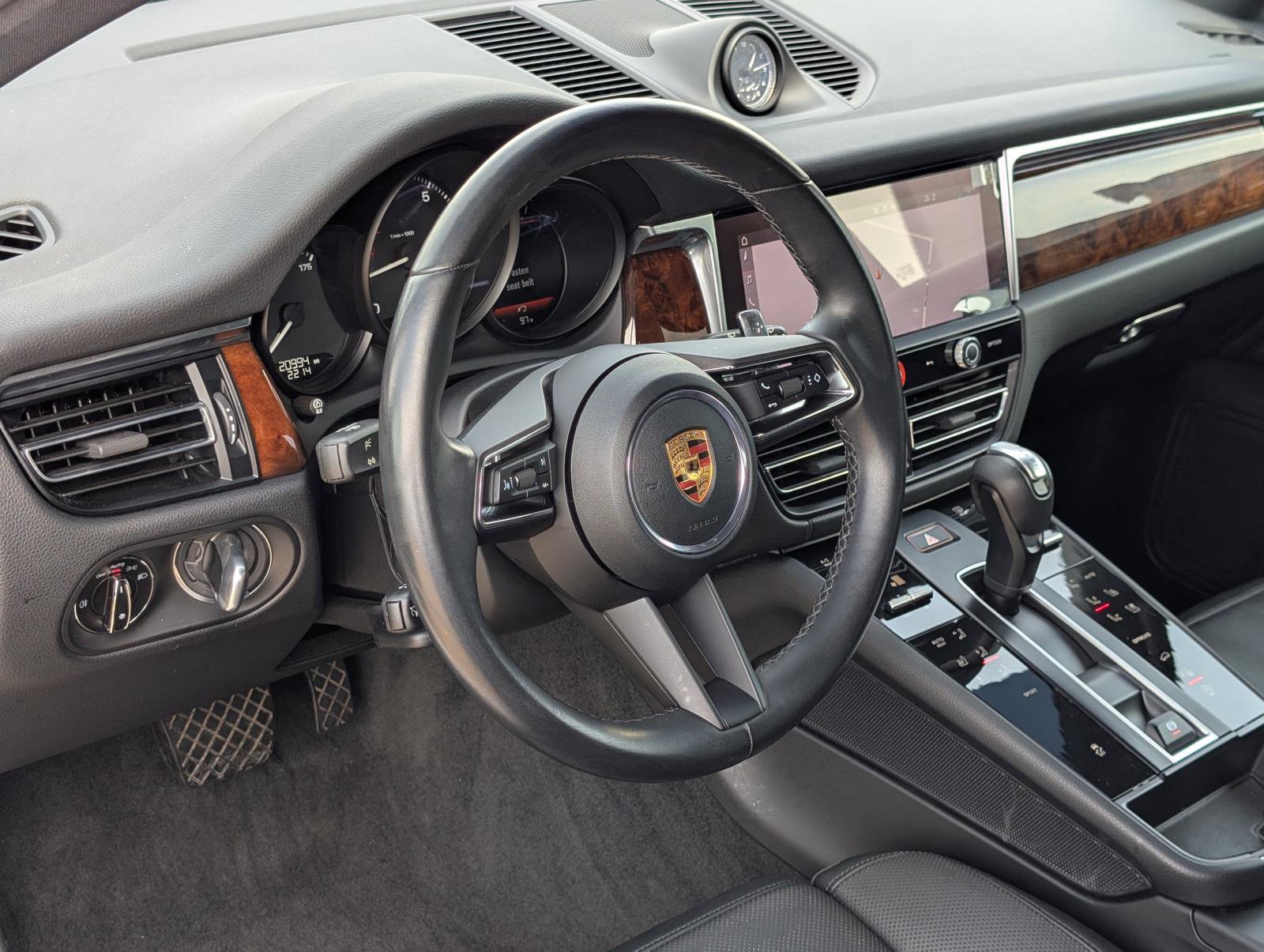 2023 Porsche Macan T photo 20
