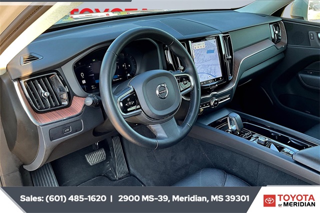 2023 Volvo XC60 B5 Plus photo 12