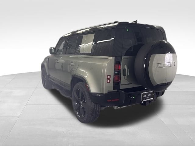 2025 Land Rover Defender 110 X-Dynamic SE photo 3