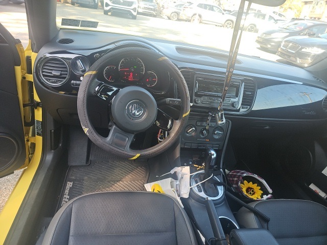 2015 Volkswagen Beetle 1.8T Classic photo 7