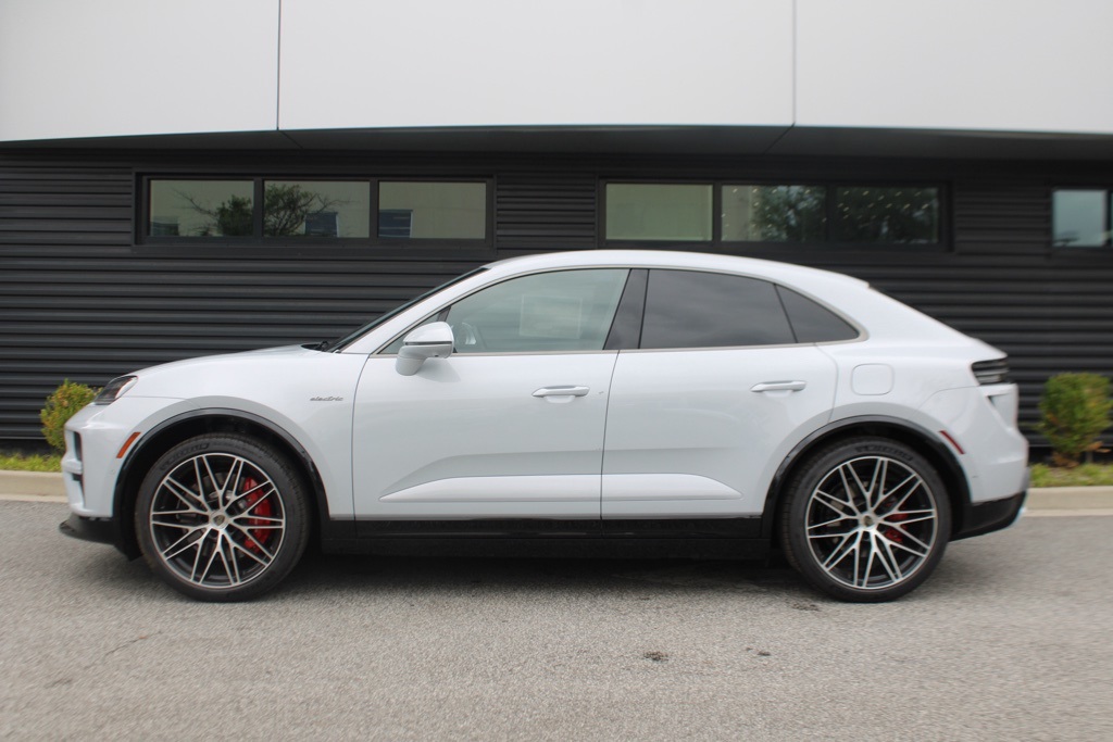 2025 Porsche Macan Electric Turbo photo 2