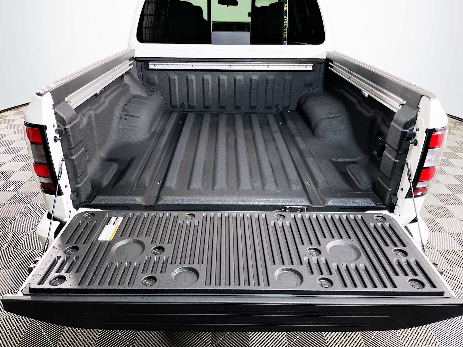 2025 Nissan Frontier SV photo 24