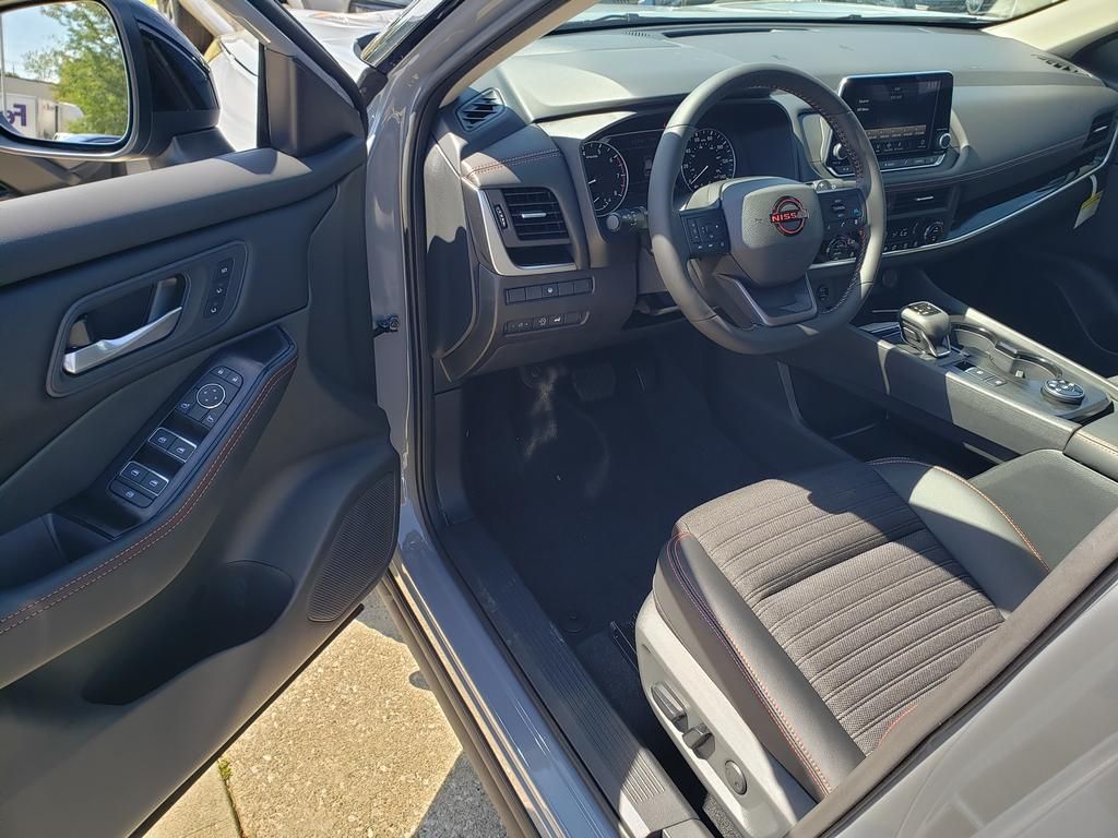 2026 Nissan Rogue SV photo 7