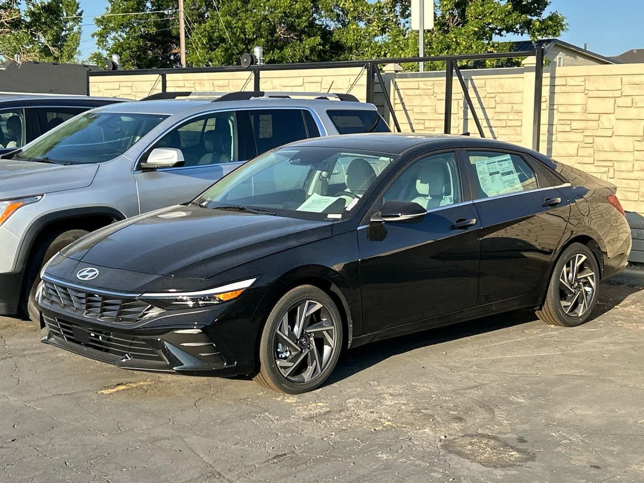 2025 Hyundai Elantra Hybrid Limited photo 3