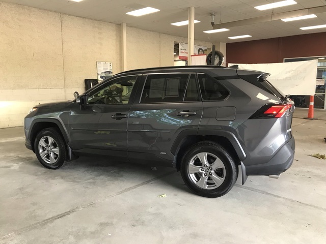 2022 Toyota RAV4 Hybrid XLE photo 7