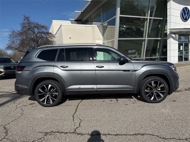 2025 Volkswagen Atlas SEL Premium R-Line photo 3