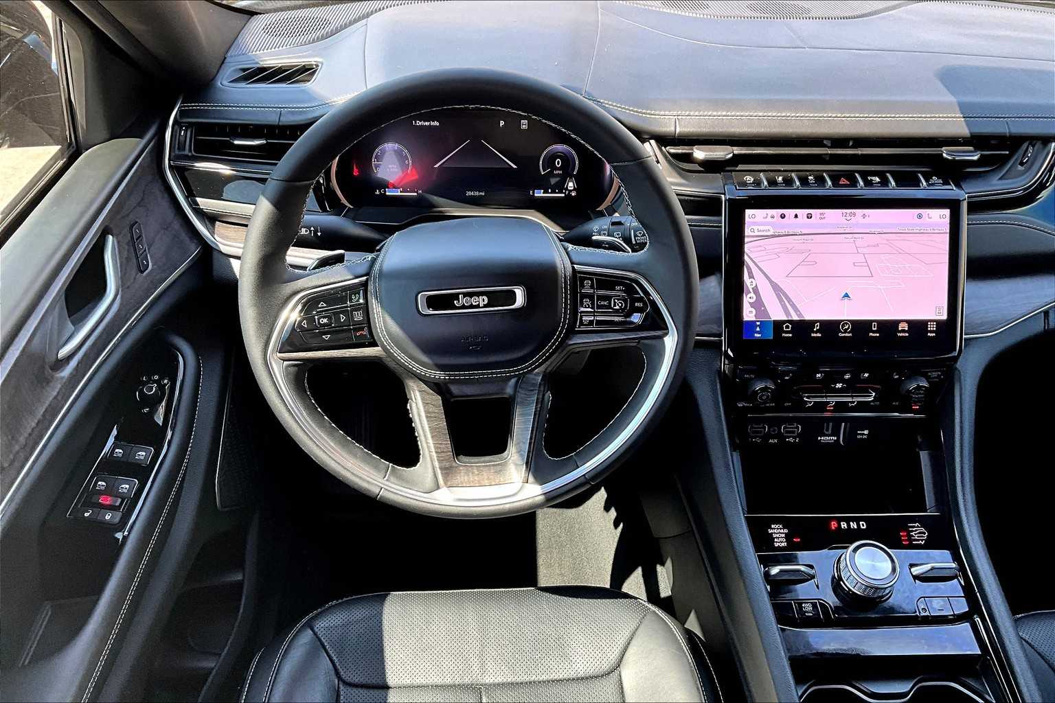 2024 Jeep Grand Cherokee Overland Sport photo 2