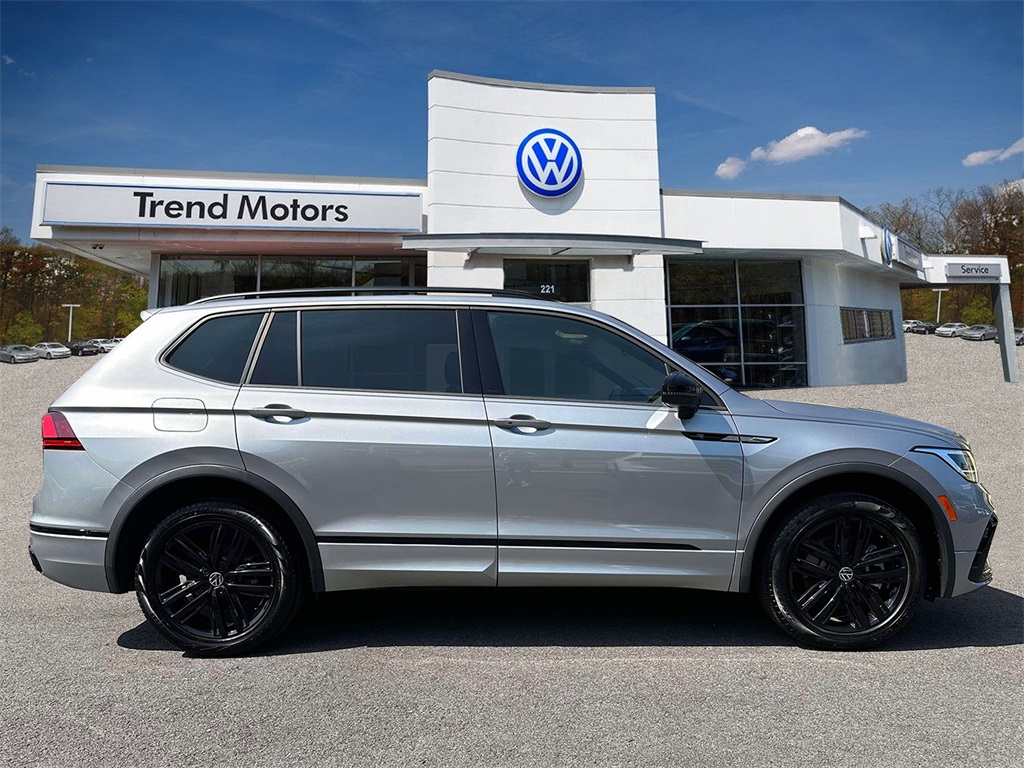 2022 Volkswagen Tiguan SE R-Line Black photo 4