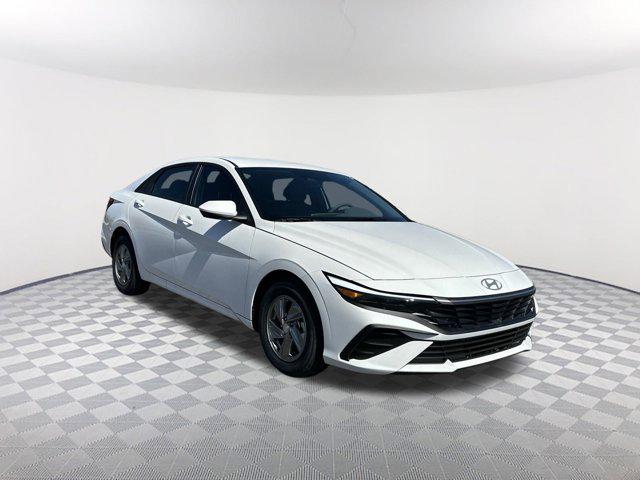 2025 Hyundai Elantra SE photo 3