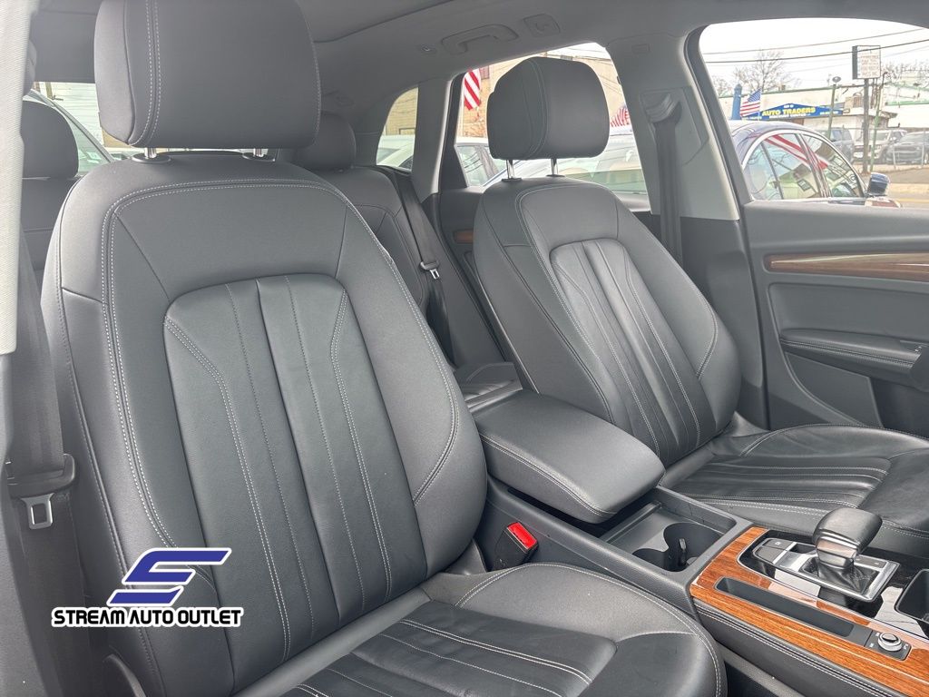 2023 Audi Q5 40 Premium Plus photo 9